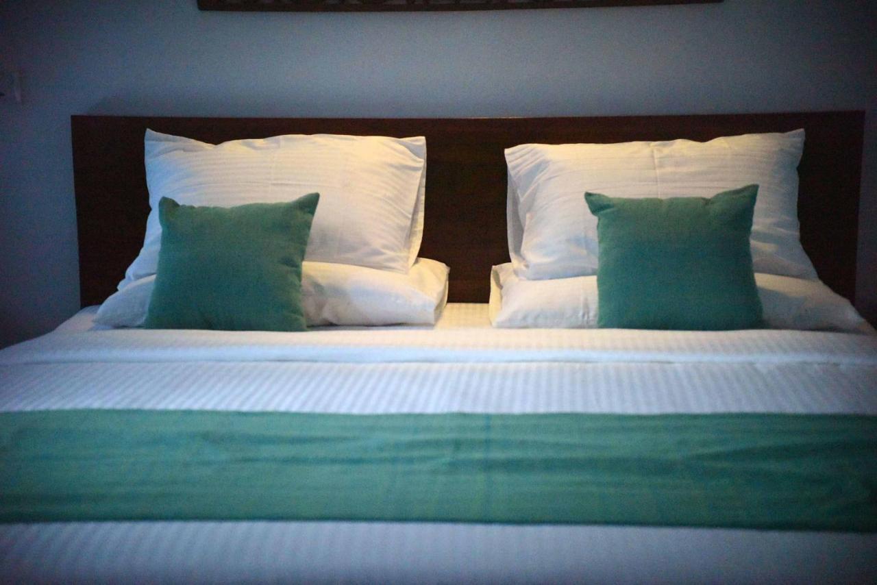 N 34 Hotel Mirissa Kültér fotó