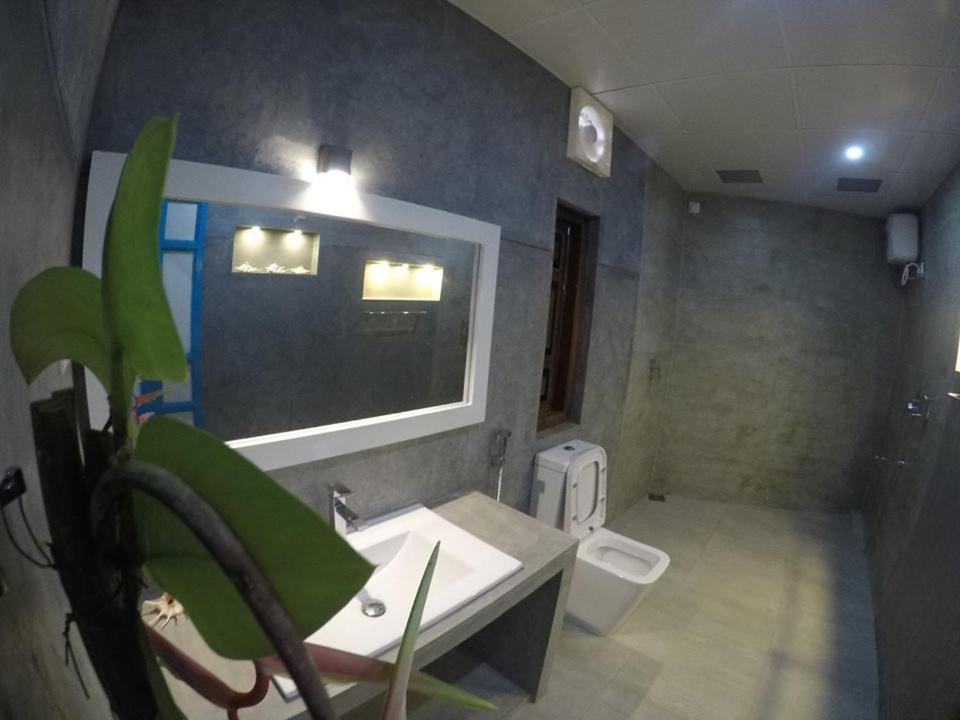 N 34 Hotel Mirissa Kültér fotó